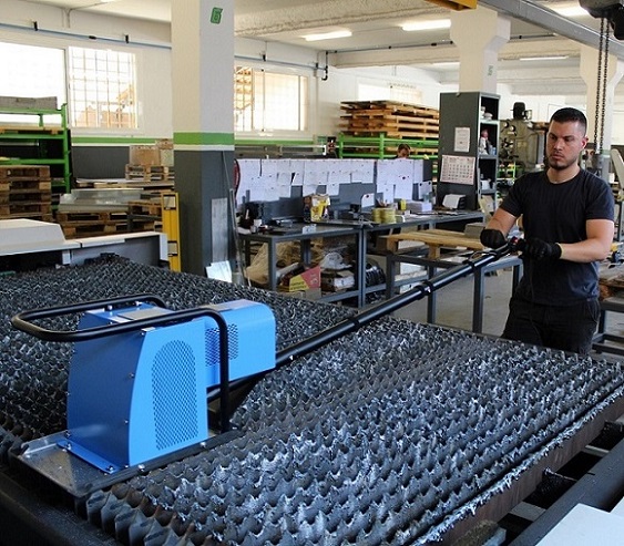 Cleaner 2300 limpiando y con total seguridad para el operario