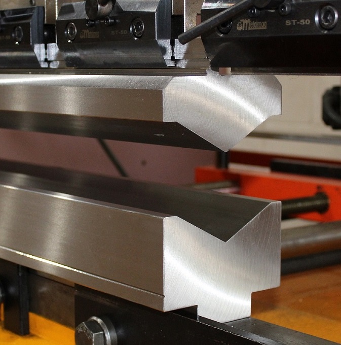 Side view of the special tool 30.10 on the MEBUSA press brake for testing