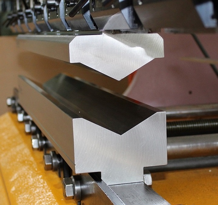 Front view of the special tool 30.10 on the MEBUSA press brake for testing