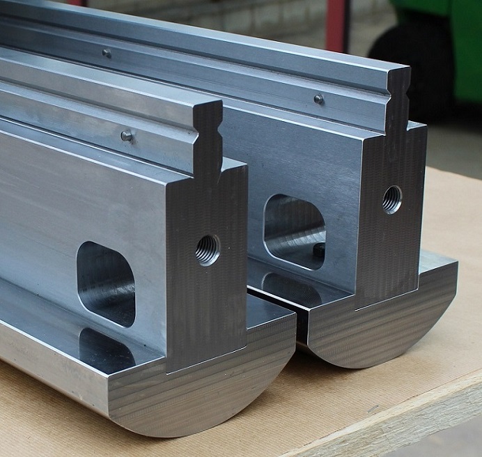 Special punches with 90° radius and Trumpf clamping