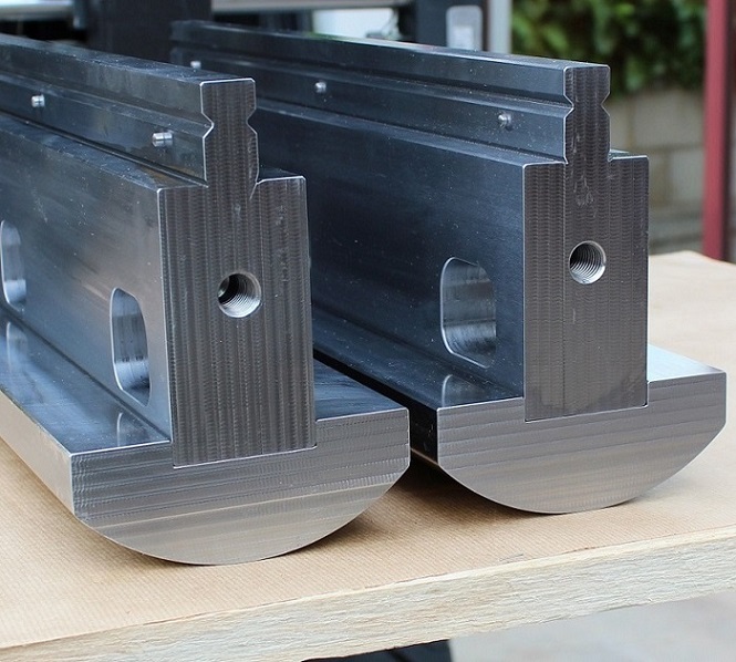 Side view of special punches with R90 for Trumpf press brake